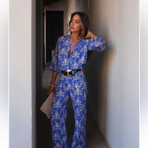 NEW ZARA PRINTED SUMMER /VACATION PANTS SIZE XS
🚨NO DISCOUNT